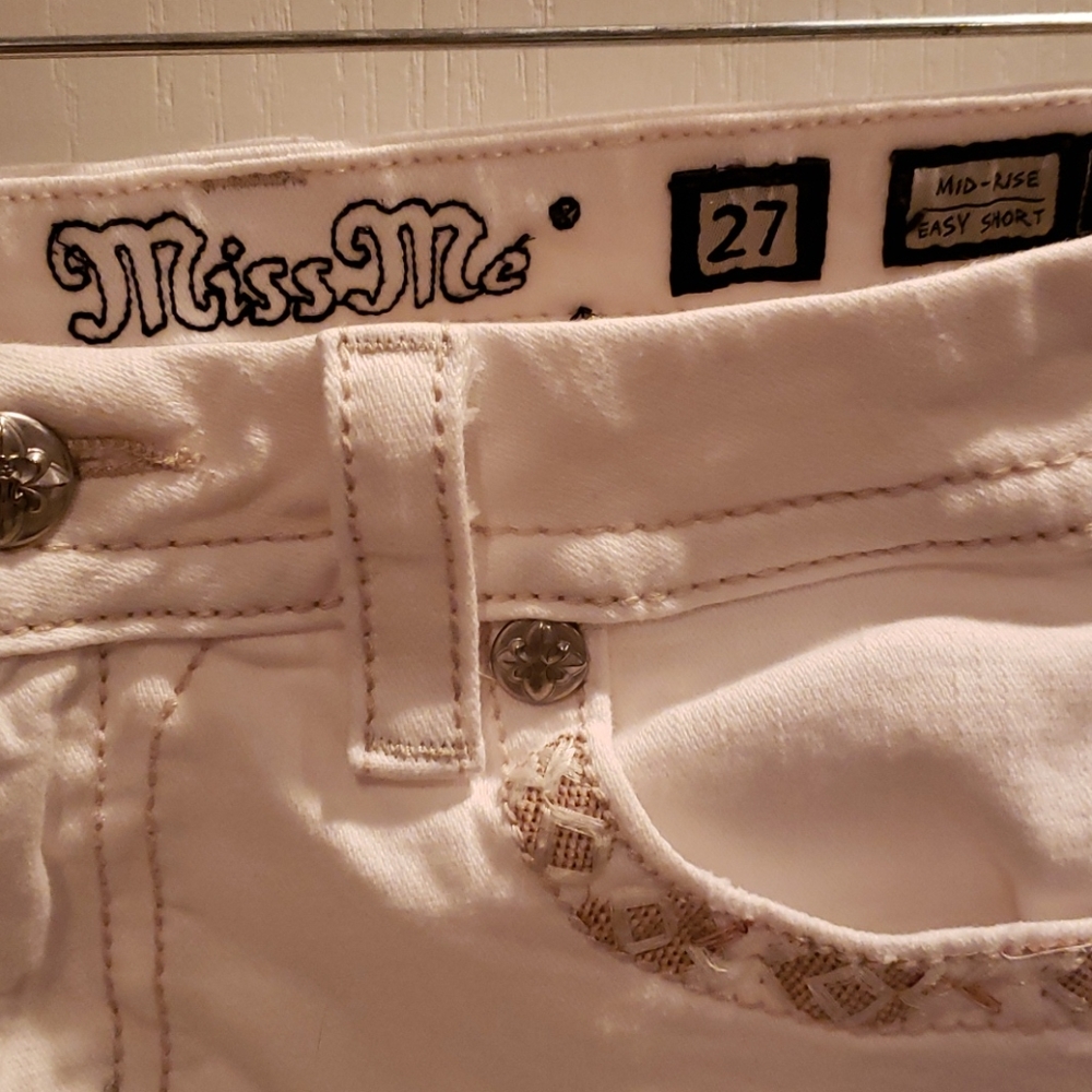 MissMe Mid Rise Easy Shorts - Picture 2 of 5